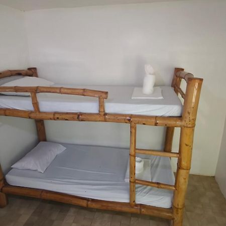 Guanna'S Place Room And Resto Bar Малапаскуа Айлънд Екстериор снимка