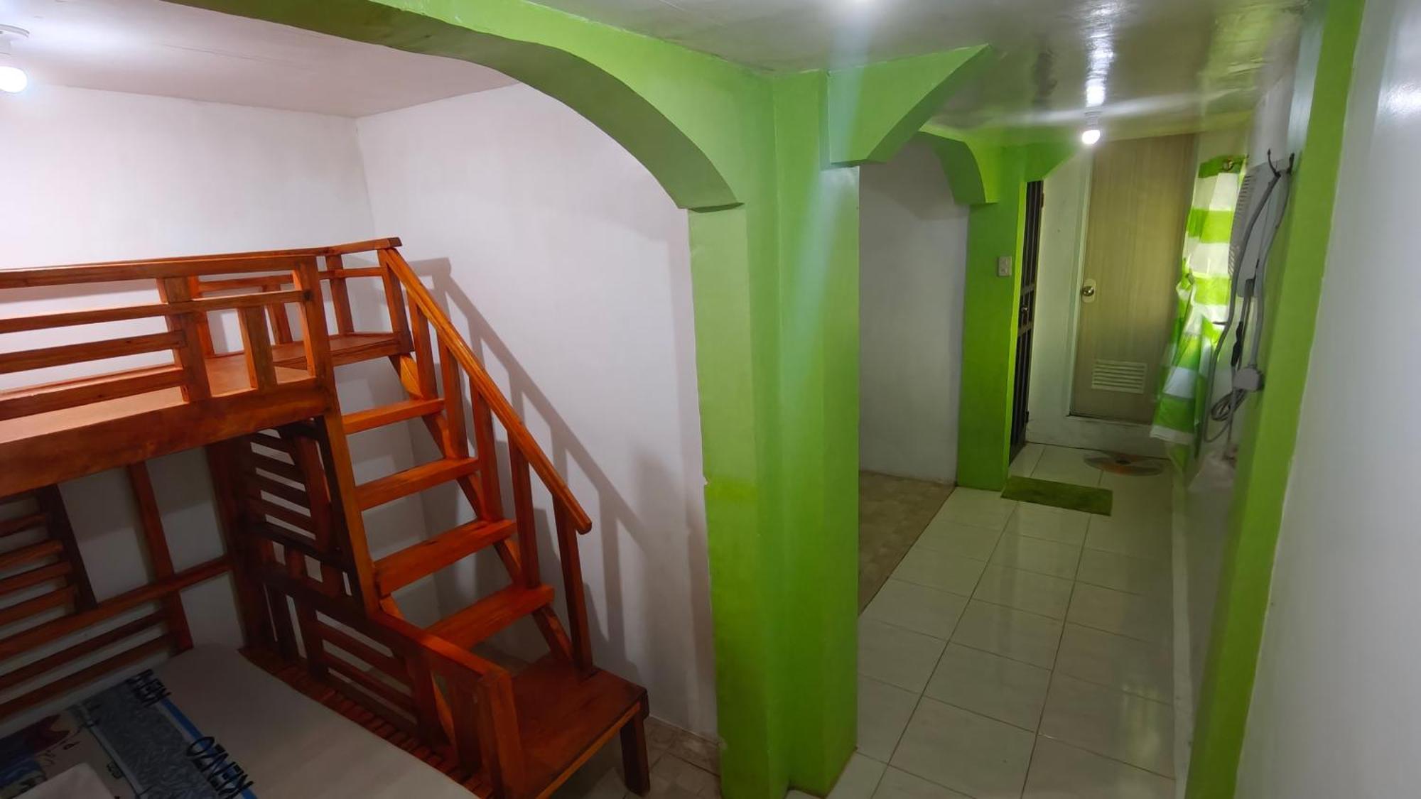 Guanna'S Place Room And Resto Bar Малапаскуа Айлънд Екстериор снимка