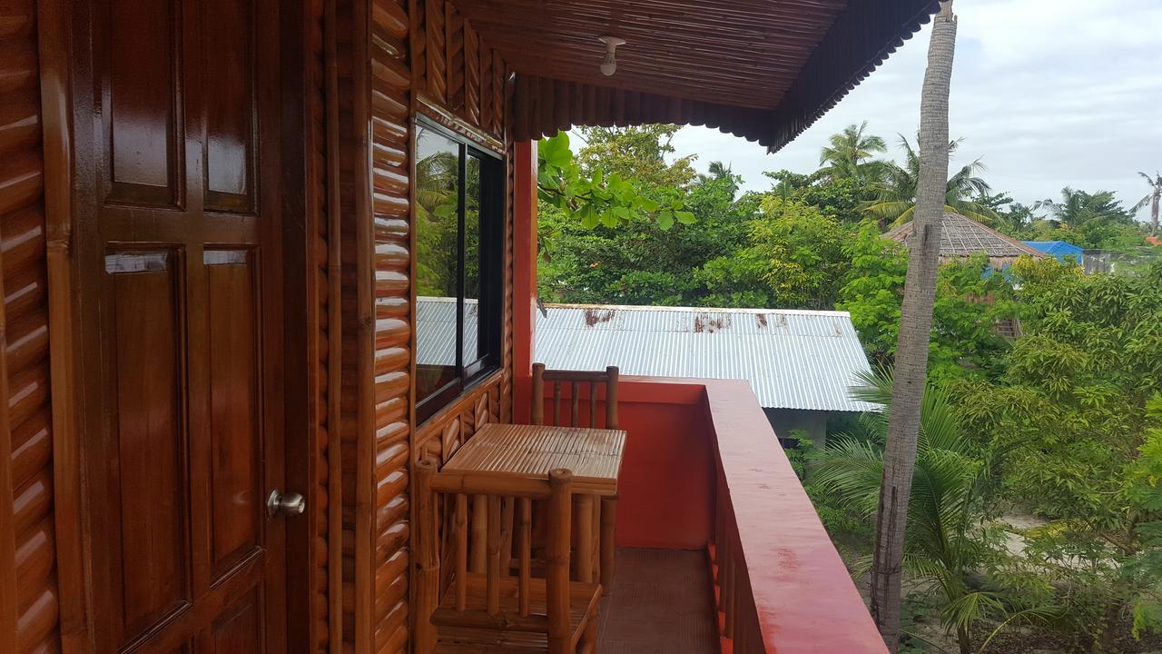 Guanna'S Place Room And Resto Bar Малапаскуа Айлънд Екстериор снимка