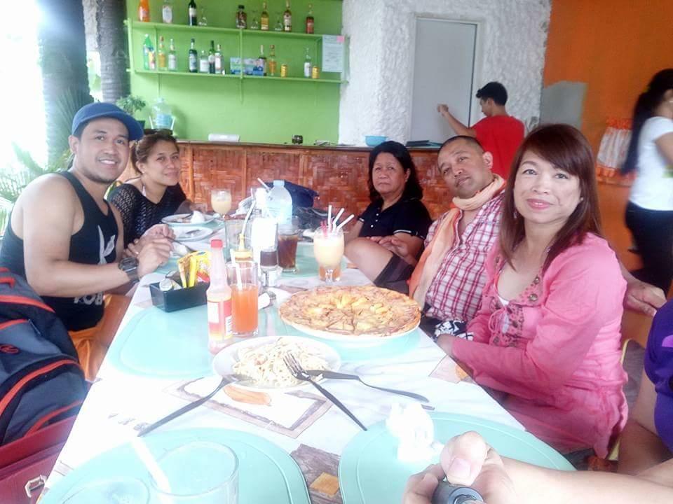 Guanna'S Place Room And Resto Bar Малапаскуа Айлънд Екстериор снимка