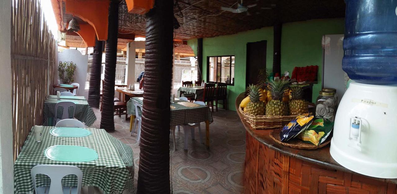 Guanna'S Place Room And Resto Bar Малапаскуа Айлънд Екстериор снимка