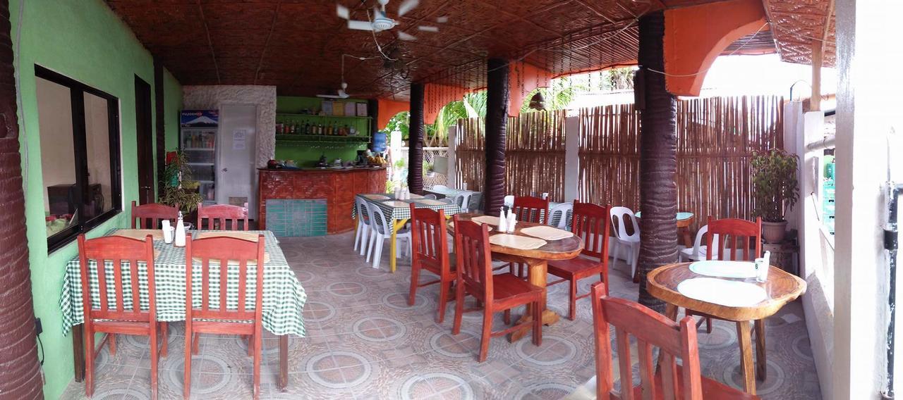Guanna'S Place Room And Resto Bar Малапаскуа Айлънд Екстериор снимка