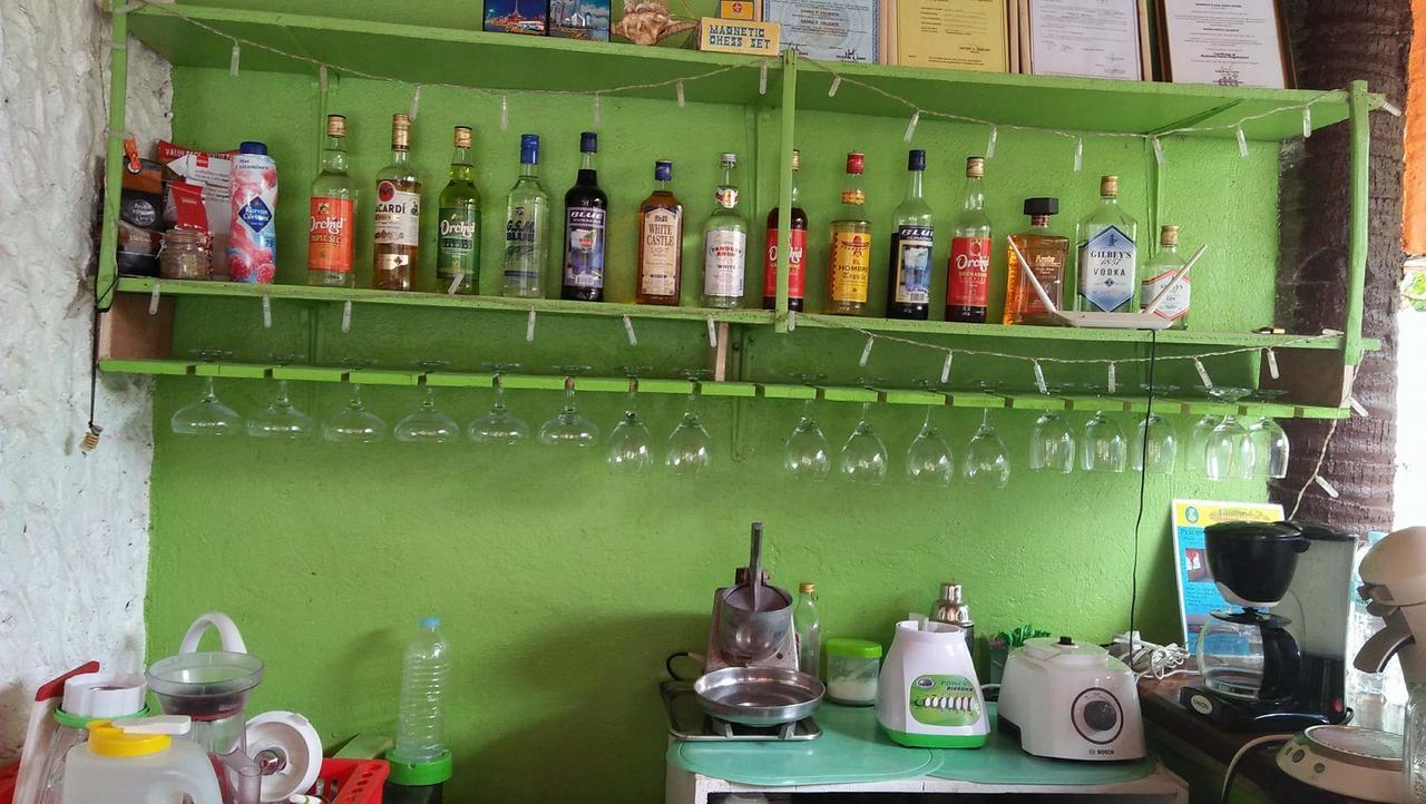 Guanna'S Place Room And Resto Bar Малапаскуа Айлънд Екстериор снимка