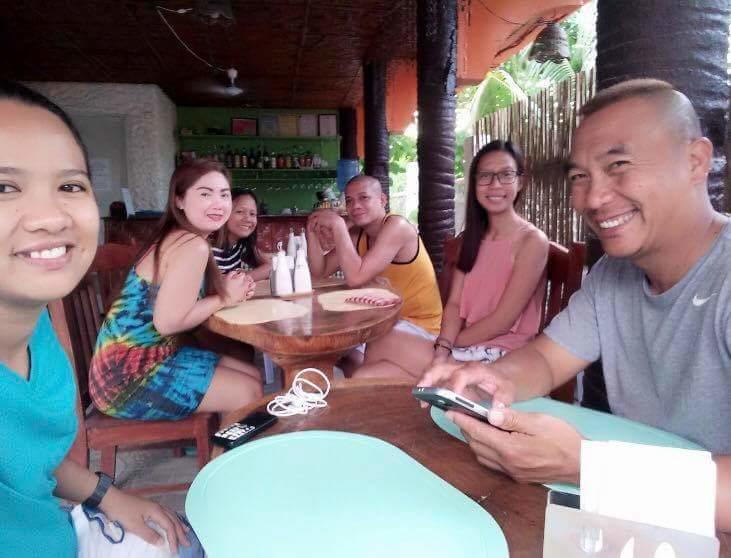 Guanna'S Place Room And Resto Bar Малапаскуа Айлънд Екстериор снимка