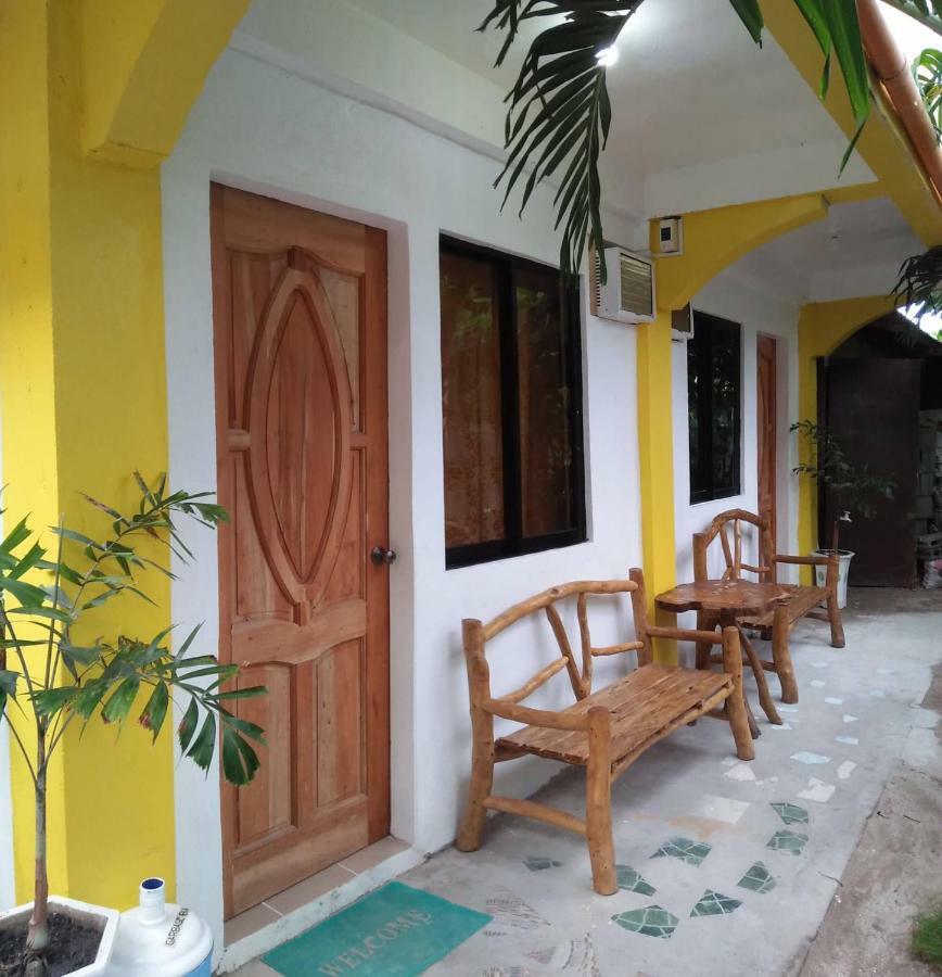 Guanna'S Place Room And Resto Bar Малапаскуа Айлънд Екстериор снимка