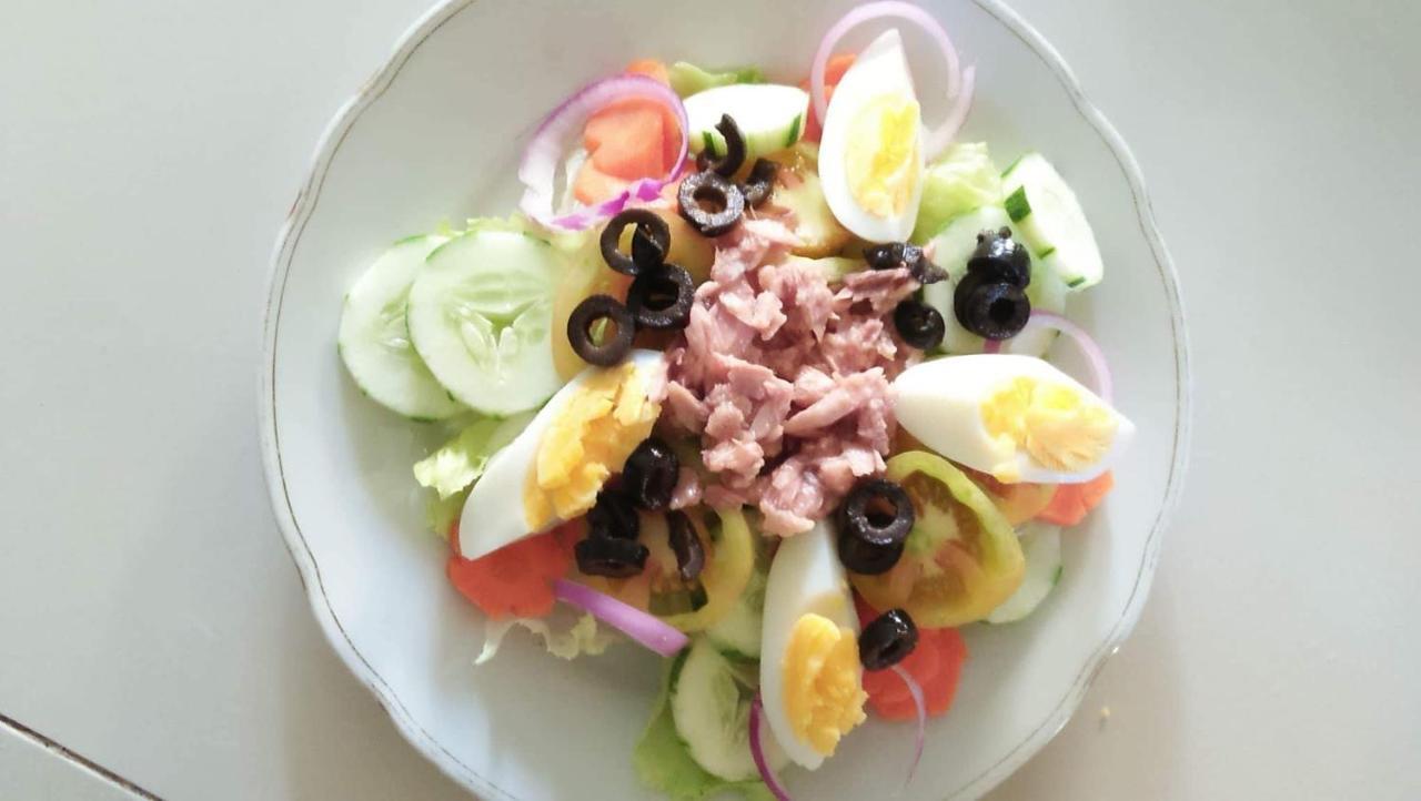 Guanna'S Place Room And Resto Bar Малапаскуа Айлънд Екстериор снимка